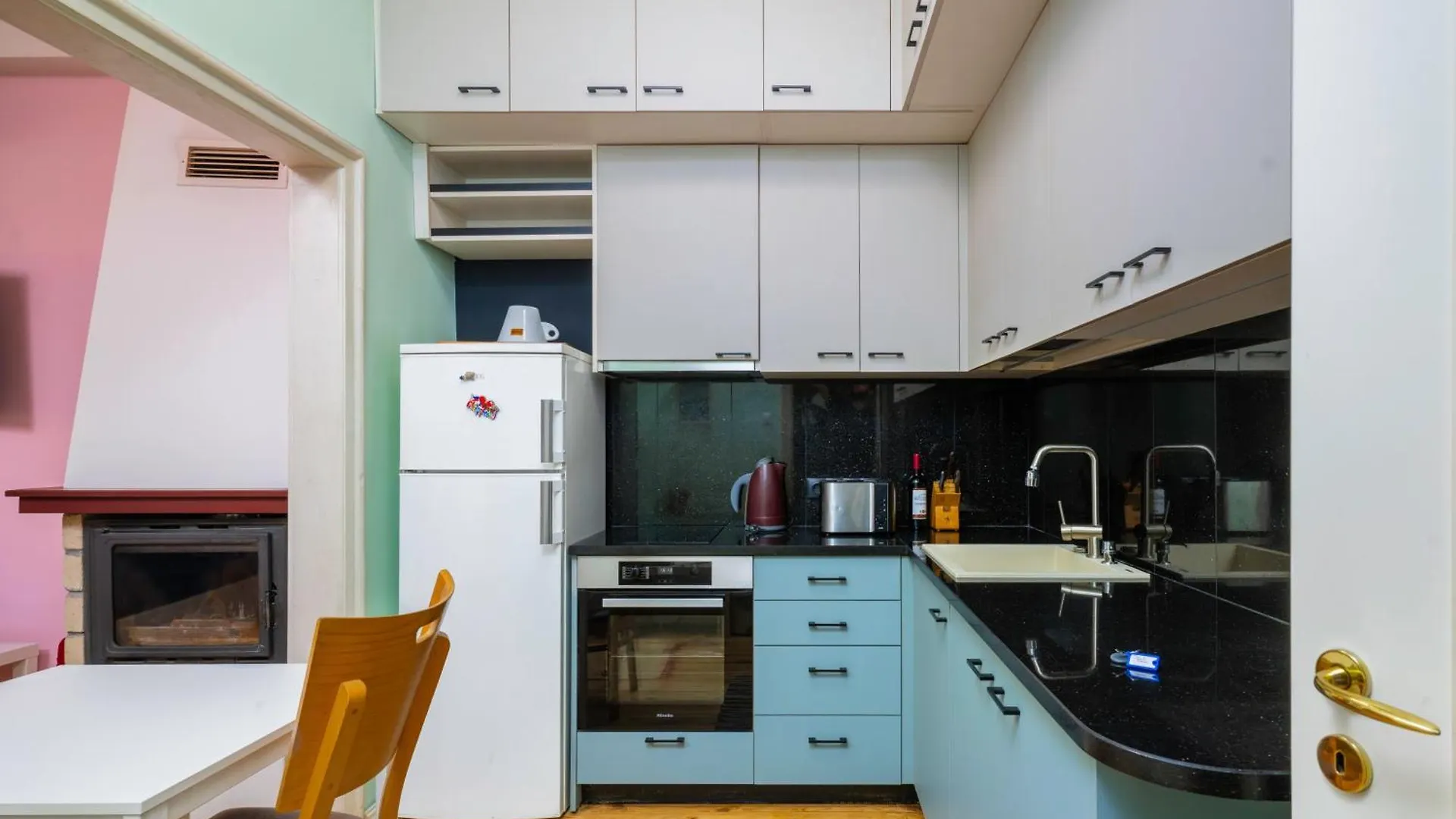 Sofia'S 1Bd Colourful Getaway Near Ndk Apartment