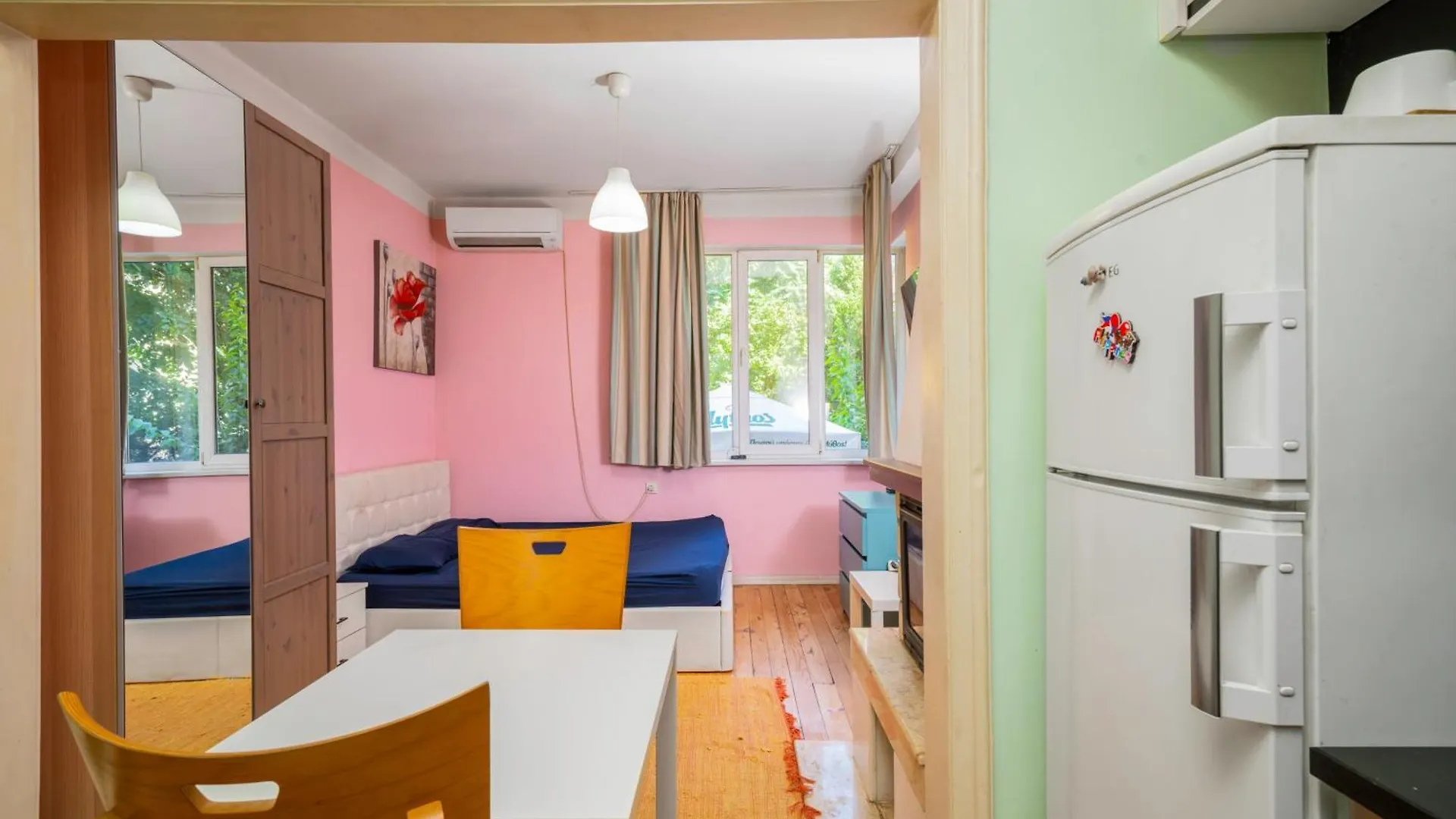 Sofia'S 1Bd Colourful Getaway Near Ndk Apartment  Sofia